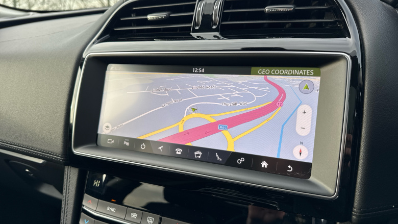 Jaguar F-Pace 2.0d Portfolio 5dr Auto AWD Diesel Estate